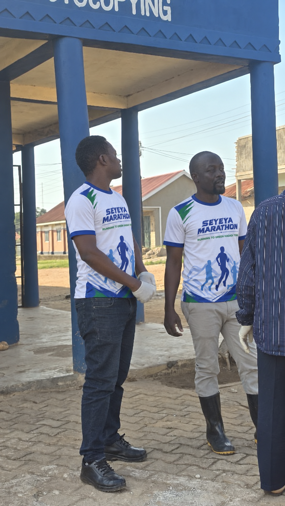 Council clean-up participants in SEYEYA Marathon shirts